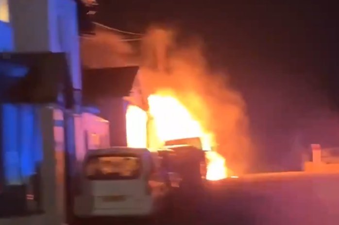 Поджог мечети в Писхевене, фото brightonandhove.news