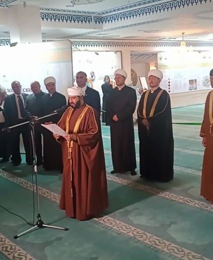 Министр по делам религии и вакфов Султаната Оман открывает выставку