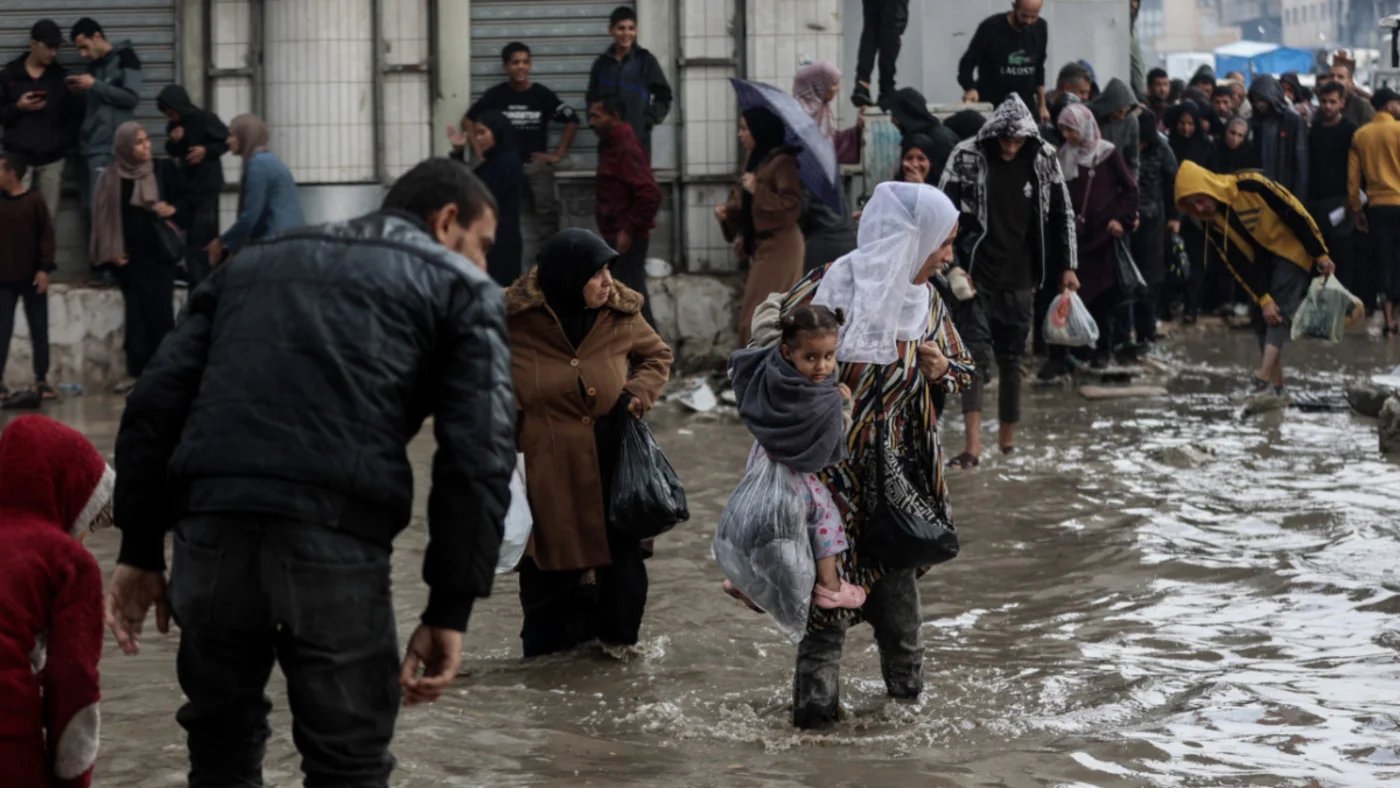 Дожди в Газе 25 ноября 2025 года, фото Omar al-Qattaa/AFP