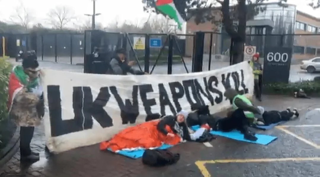 Активисты Palestine Action на заводе Elbit в Бристоле, фото reddit.com