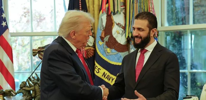 © AP Photo / HOGP Президент США Дональд Трамп и президент Сирии Ахмад аш-Шараа во время встречи в Белом доме