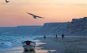 Рыбаки у берегов поселения Эйль в Сомали, откуда совершают вылазки пираты, фото AP