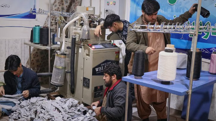 В Герате открылась ткацкая фабрика, набирающая на работу исключительно инвалидов