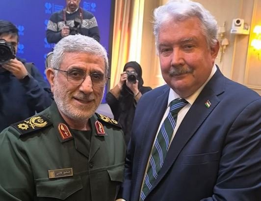 Сергей Бабурин с бригадным генералом Исмаилом Каани, командующим спецподразделением «Аль-Кудс» в составе Корпуса стражей исламской революции, заместителем и преемником генерала Сулеймани