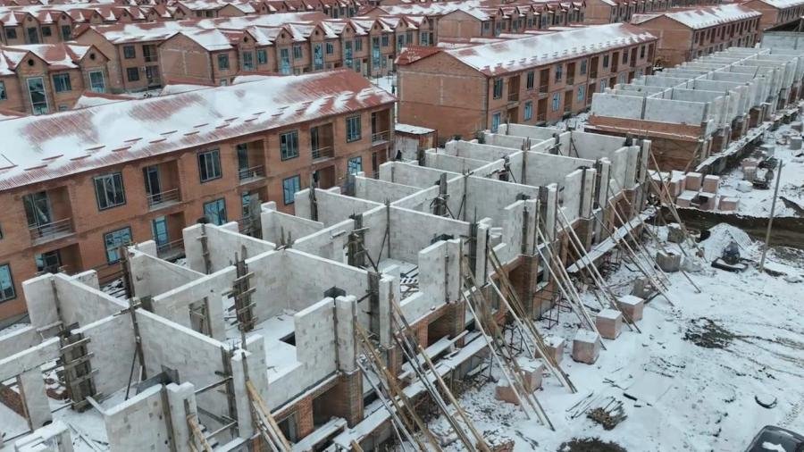 Таунхаусы, мечеть, медресе и парки. В Висаитовском районе Грозного реализуют масштабный социальный проект