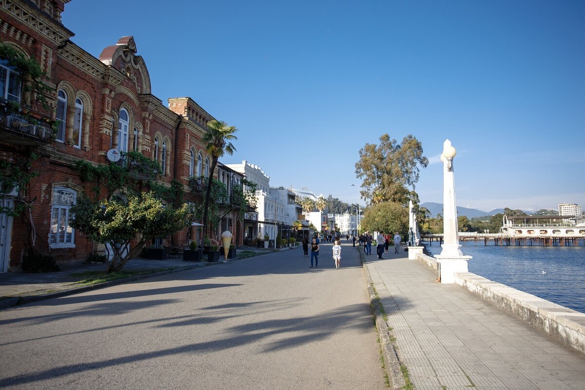 Набережная Диоскуров, фото rutasochi.ru