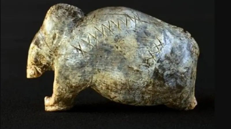 Фигурка мамонта, найденная в пещере Фогельхерд