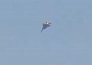 Подбитый американский самолет в небе над Кувейтом, фото: News 18