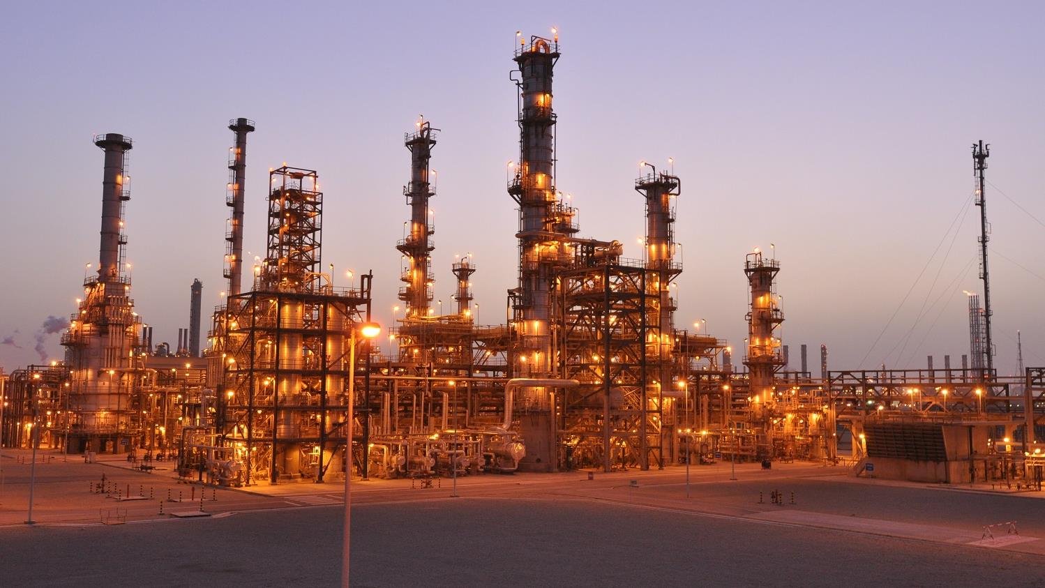 Крупнейший нефтекомплекс Абкайк. 14 сентября 2019 года объект был атакован йеменскими хуситами, что стало поворотным моментом в пересмотре Саудовской Аравией своей политики безопасности