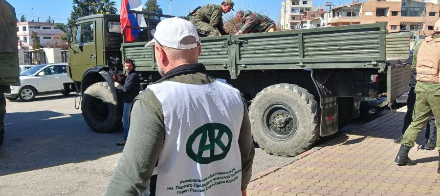 Разгрузка гумпомощи от Фонда Ахмата Кадырова. Архивное фото