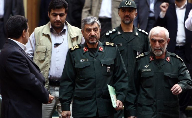 Генерал-лейтенант Мохаммад Али Джафари (в центре), бывший главнокомандующий Корпуса стражей исламской революции