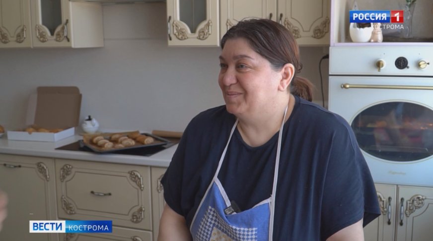 Пекарь Валя Аббасова. Фото: gtrk-kostroma.ru