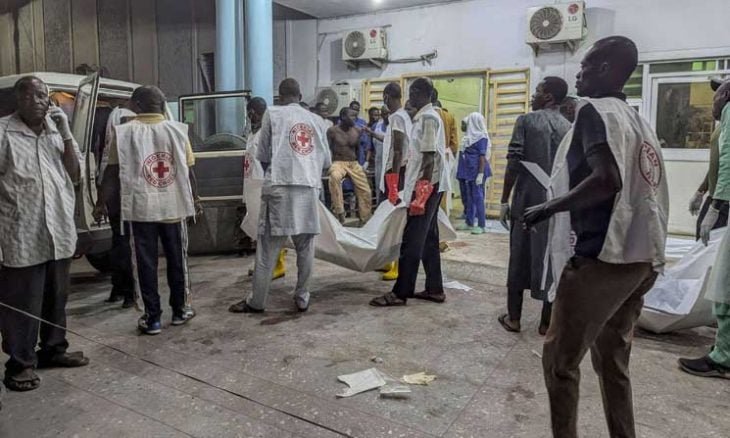 Тела жертв взрыва в больнице в Майдугури.. Фото: AFP