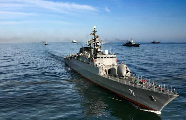 Иранский фрегат IRIS Alvand во время учений ВМС Ирана, России и Китая, фото: AFP