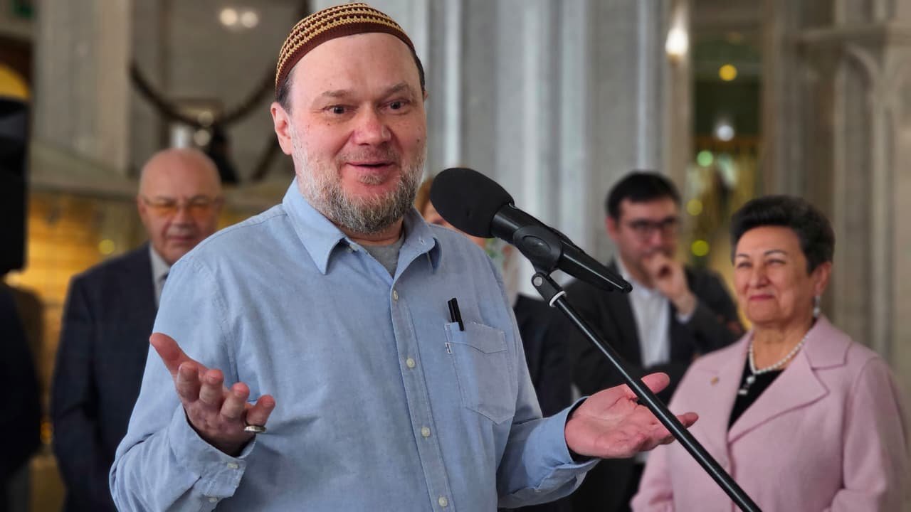 Художник и реставратор Дамир Ахматгалиев