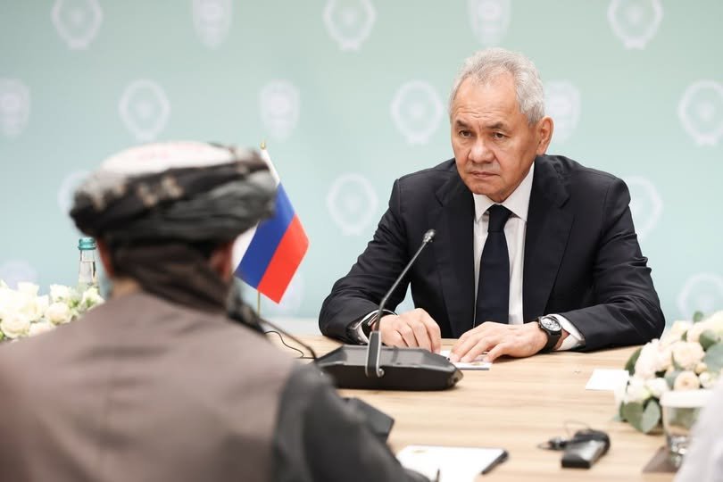 На фото: встреча Шойгу и Якуба на оборонном форуме в Подмосковье / Valery Sharifulin / TASS