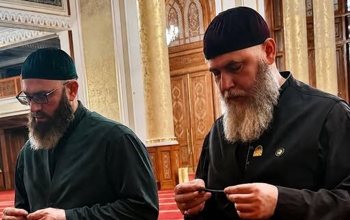 Муфтий Чечни Салах Межиев (справа). Фото: соцсети