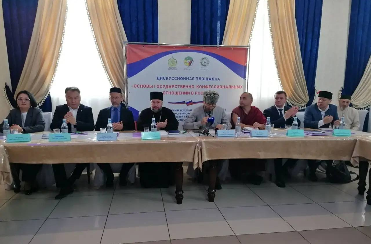 В Элисте обсудили государственно-конфессиональные отношения и вопросы духовно-нравственного воспитания молодёжи